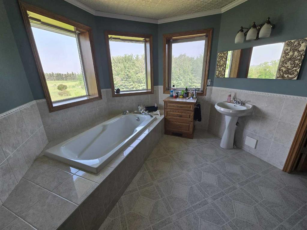 28244 Highway 590, Rural Red Deer County, Alberta, T4G 0E6 (102954960)