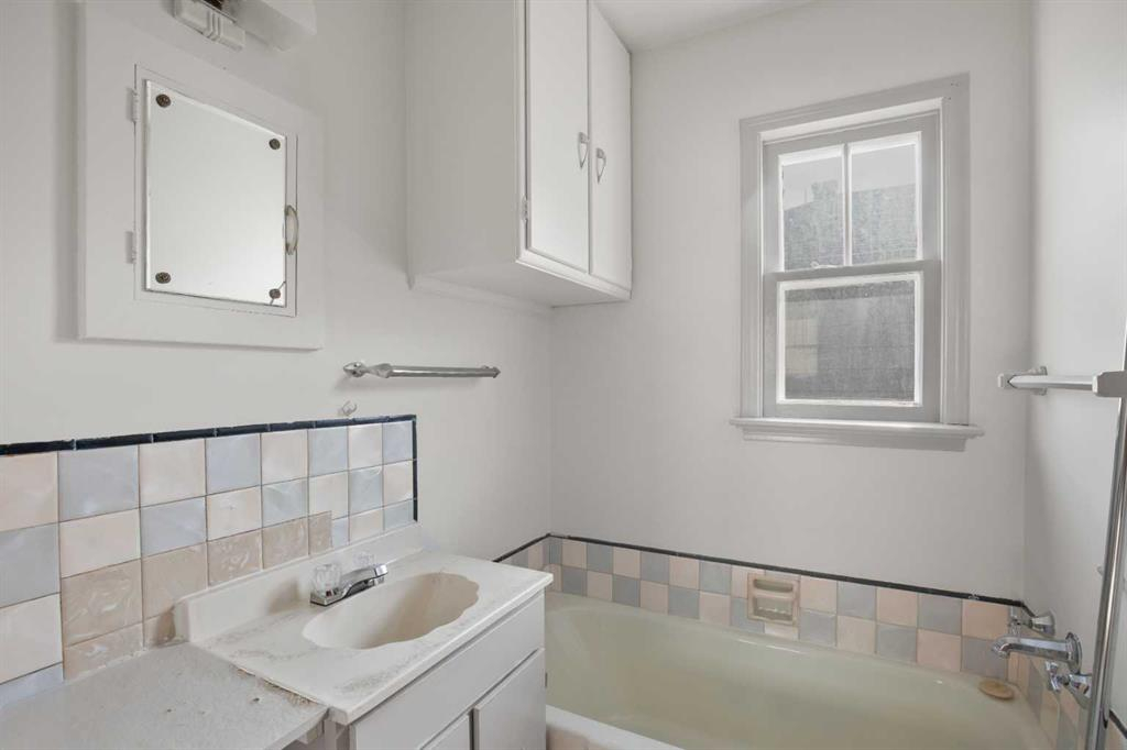 4914 46 Street, Red Deer, Alberta, T4N 1N3 (104350623)