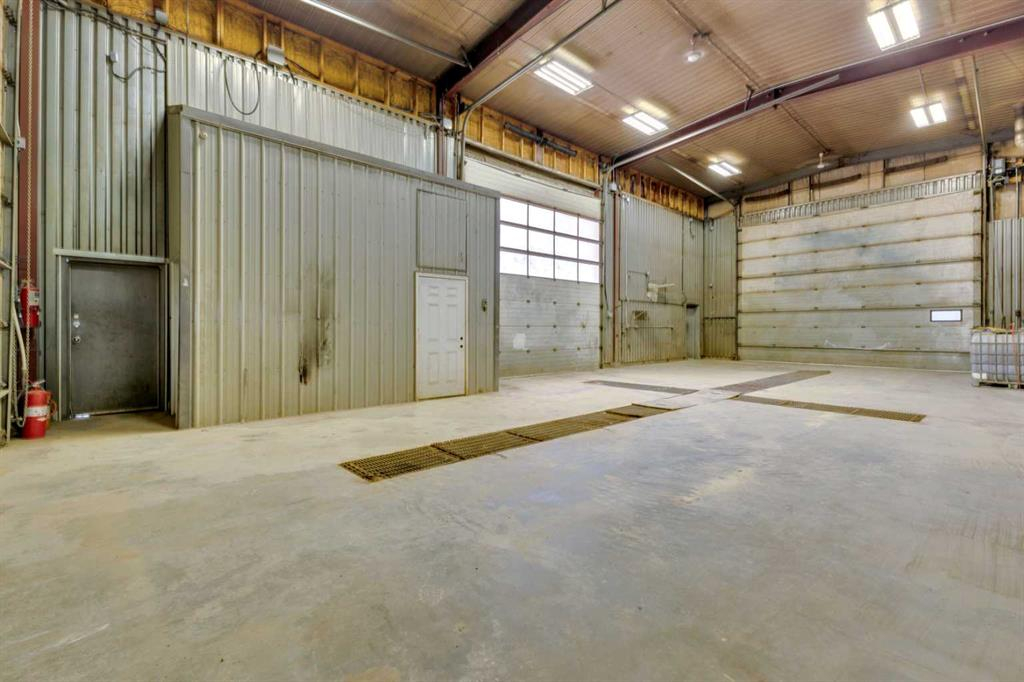 4212 Hewlett Drive, Rural Red Deer County, Alberta, T4S 2M4 (105199707)