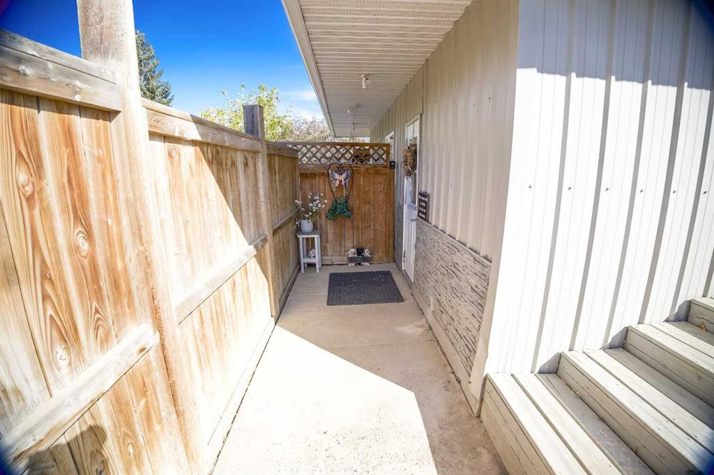 27006 Township Road 405.5 Township, Rural Lacombe County, Alberta, T4L 1X1 (105720633)