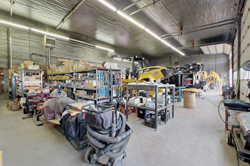 3 McKenzie Drive, Rural Red Deer County, Alberta, T4S 2H4 (105813928)