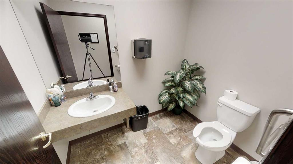 102-5229 50 Avenue, Red Deer, Alberta, T4N4B4 (105889887)