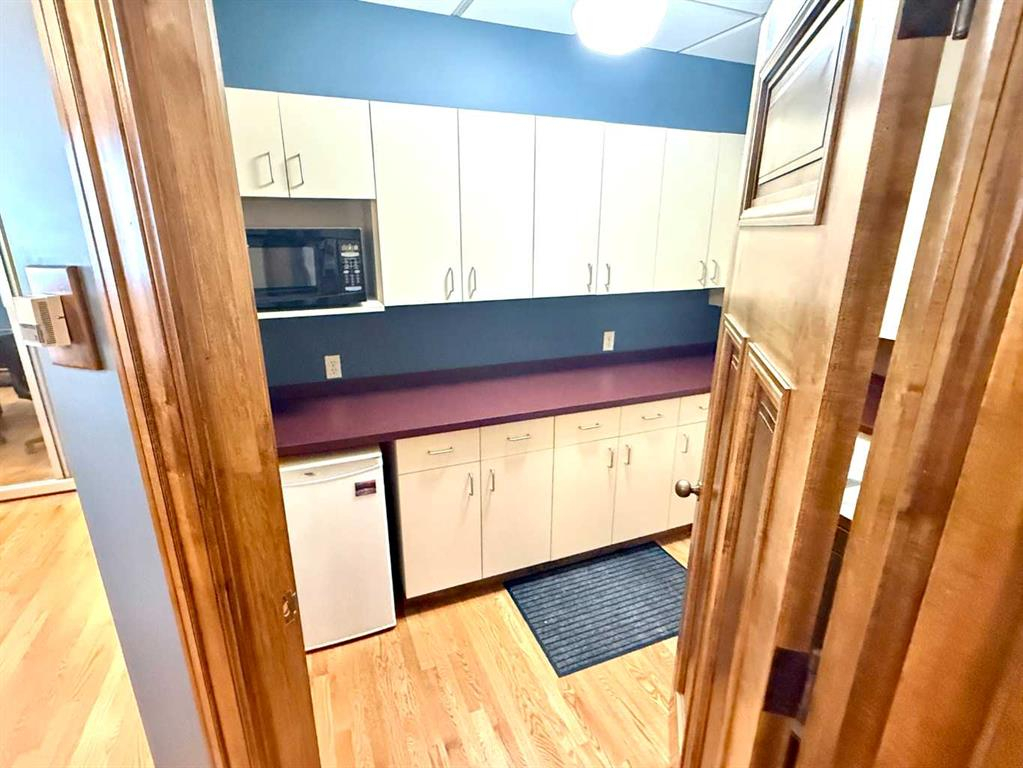 107 & 108-4836 50 Street, Red Deer, Alberta, T4N1X4 (106285229)