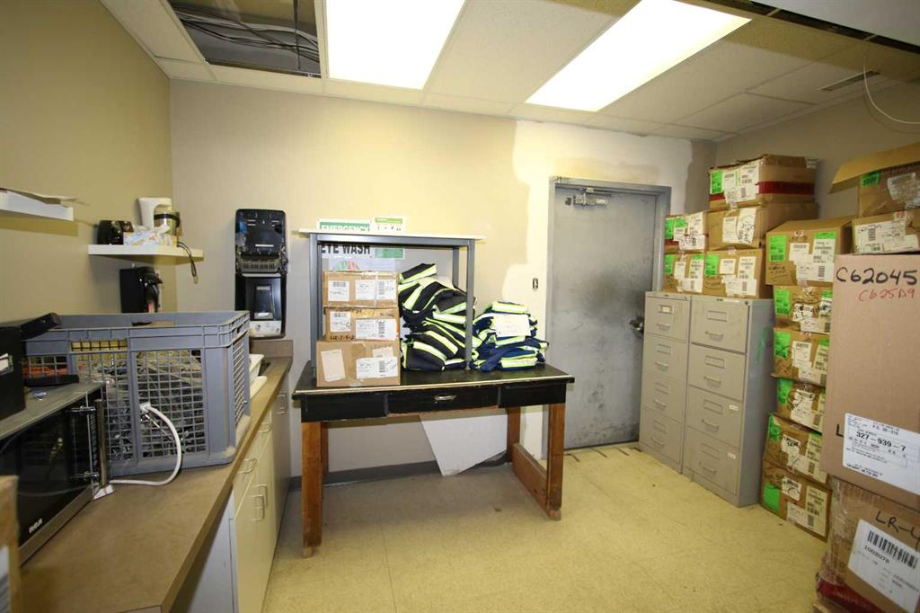 7-7621 Edgar Industrial Drive, Red Deer, Alberta, T4P 3R2 (106456437)