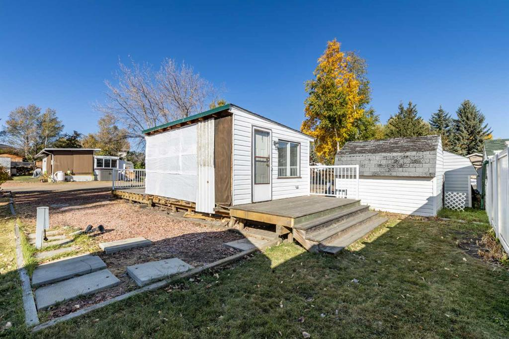 52 Points West Resort, Sylvan Lake, Alberta, T4S 1T3 (106570375)