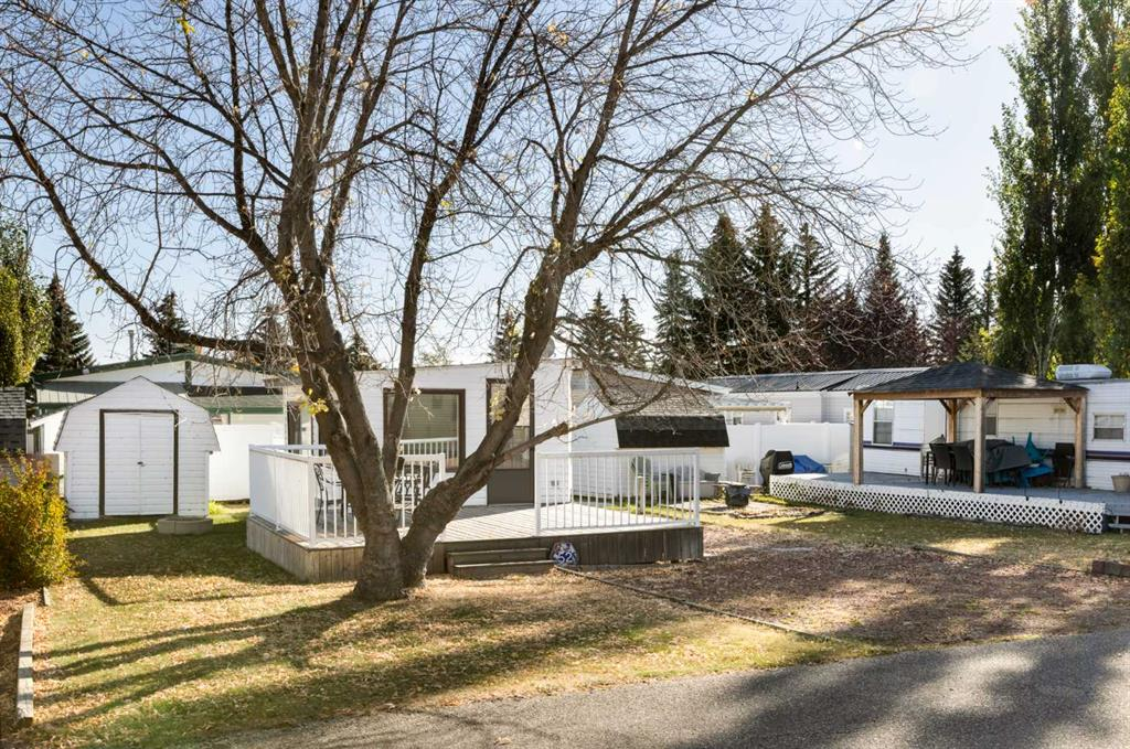 52 Points West Resort, Sylvan Lake, Alberta, T4S 1T3 (106570375)