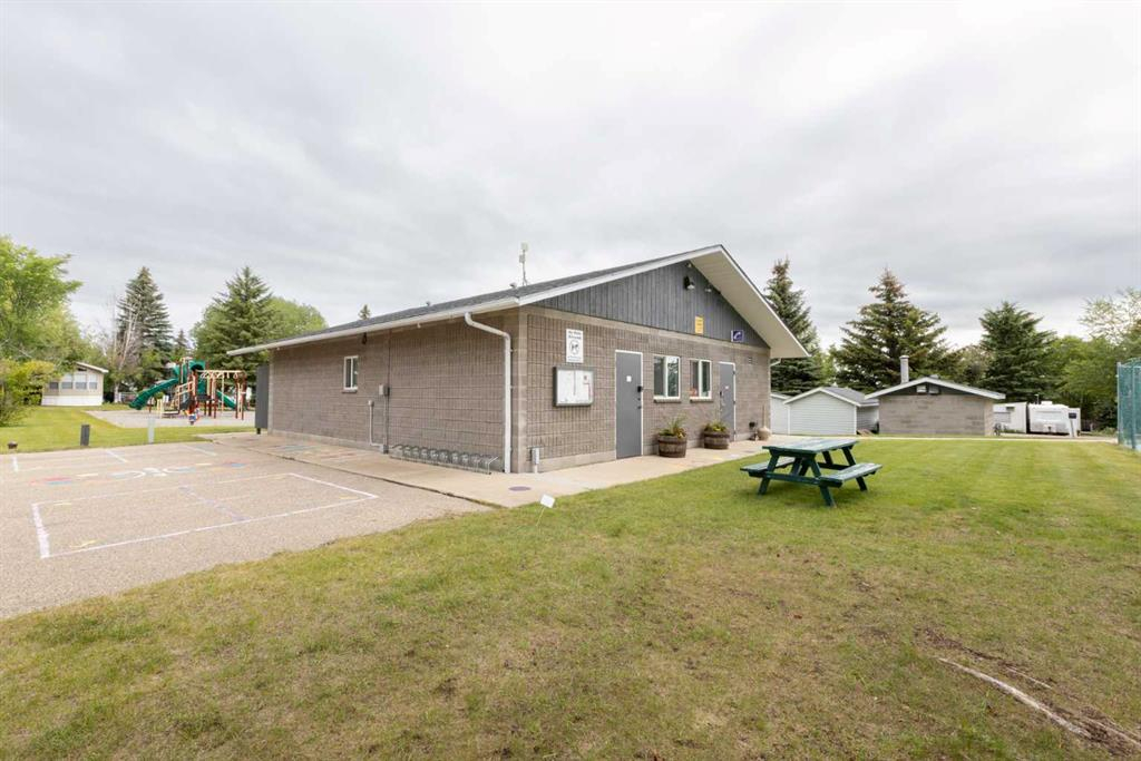 52 Points West Resort, Sylvan Lake, Alberta, T4S 1T3 (106570375)