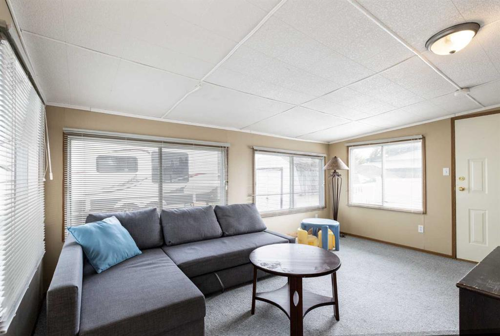 52 Points West Resort, Sylvan Lake, Alberta, T4S 1T3 (106570375)