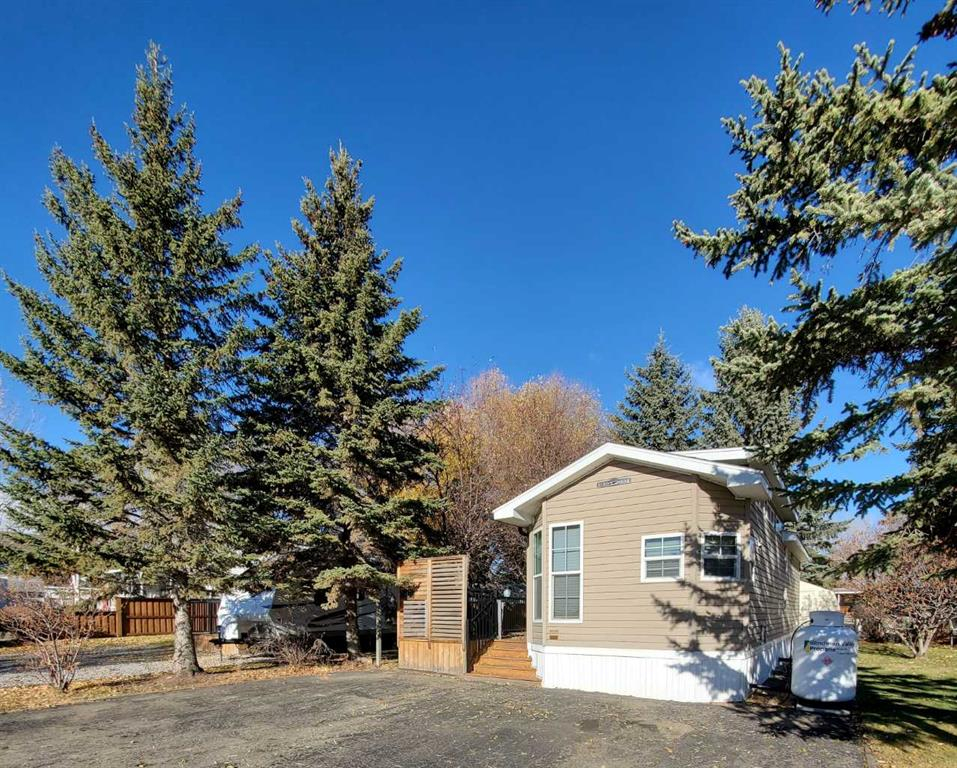 61 Points West Resort, Sylvan Lake, Alberta, T4S1T3 (106738356)