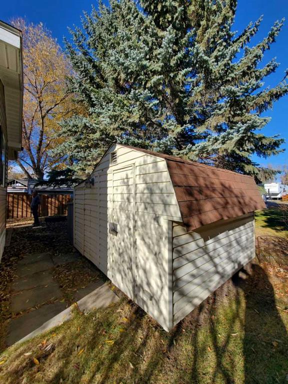 61 Points West Resort, Sylvan Lake, Alberta, T4S1T3 (106738356)