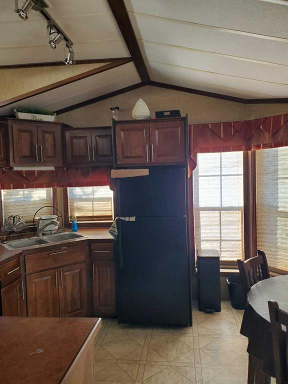 61 Points West Resort, Sylvan Lake, Alberta, T4S1T3 (106738356)