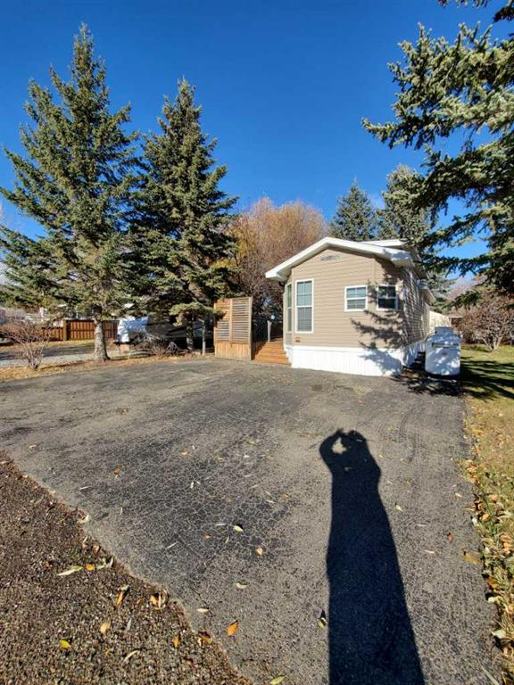 61 Points West Resort, Sylvan Lake, Alberta, T4S1T3 (106738356)