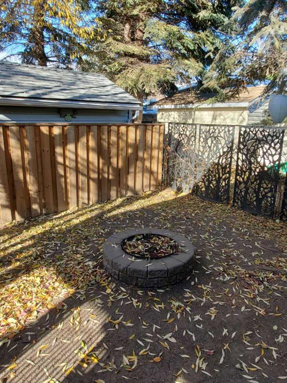 61 Points West Resort, Sylvan Lake, Alberta, T4S1T3 (106738356)