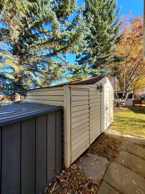 61 Points West Resort, Sylvan Lake, Alberta, T4S1T3 (106738356)