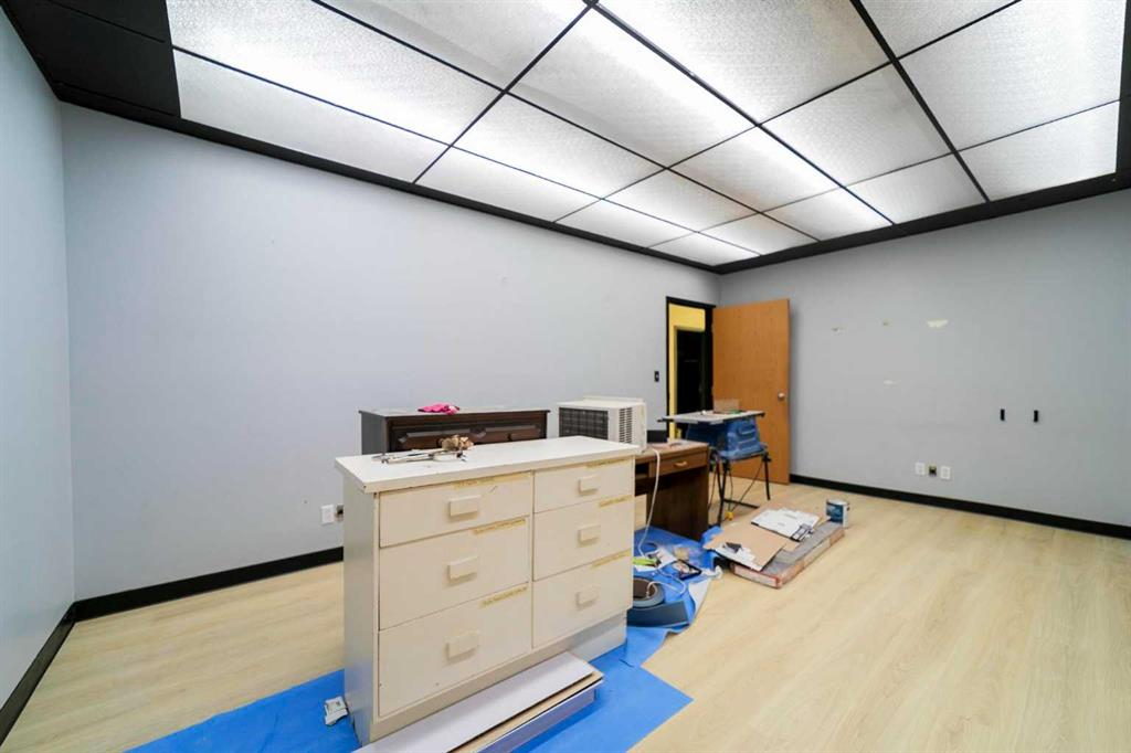 Bay C-4707 51 Avenue, Camrose, Alberta, T4V 0V3 (107243173)