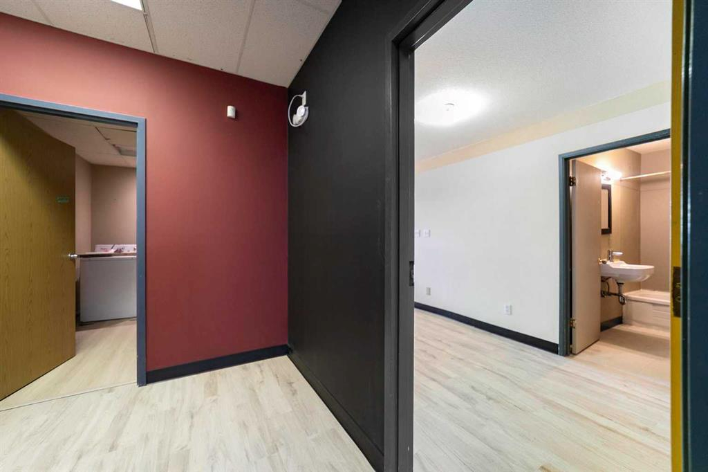 Bay C-4707 51 Avenue, Camrose, Alberta, T4V 0V3 (107243173)