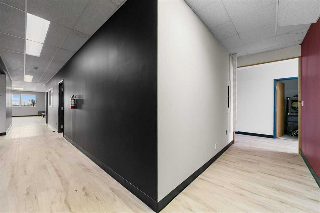 Bay C-4707 51 Avenue, Camrose, Alberta, T4V 0V3 (107243173)