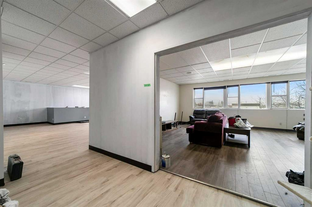 Bay C-4707 51 Avenue, Camrose, Alberta, T4V 0V3 (107243173)