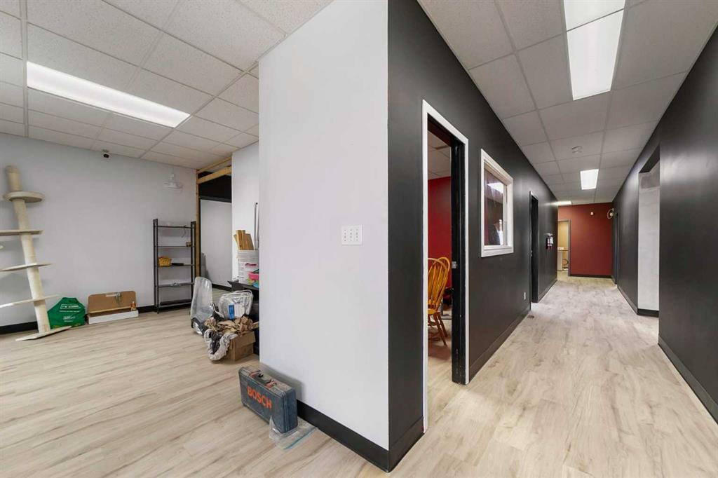 Bay C-4707 51 Avenue, Camrose, Alberta, T4V 0V3 (107243173)