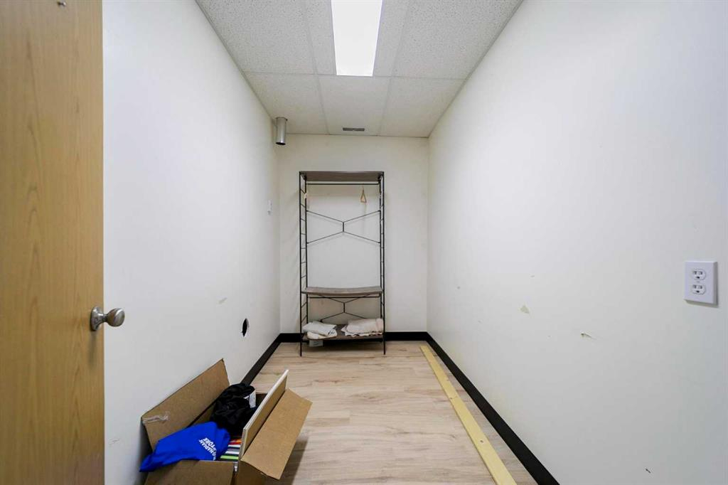 Bay C-4707 51 Avenue, Camrose, Alberta, T4V 0V3 (107243173)