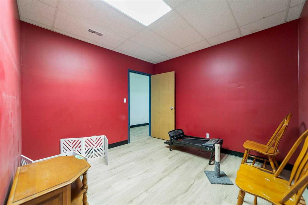 Bay C-4707 51 Avenue, Camrose, Alberta, T4V 0V3 (107243173)