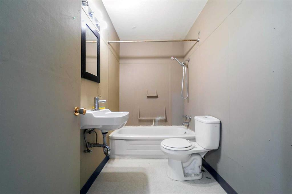 Bay C-4707 51 Avenue, Camrose, Alberta, T4V 0V3 (107243173)