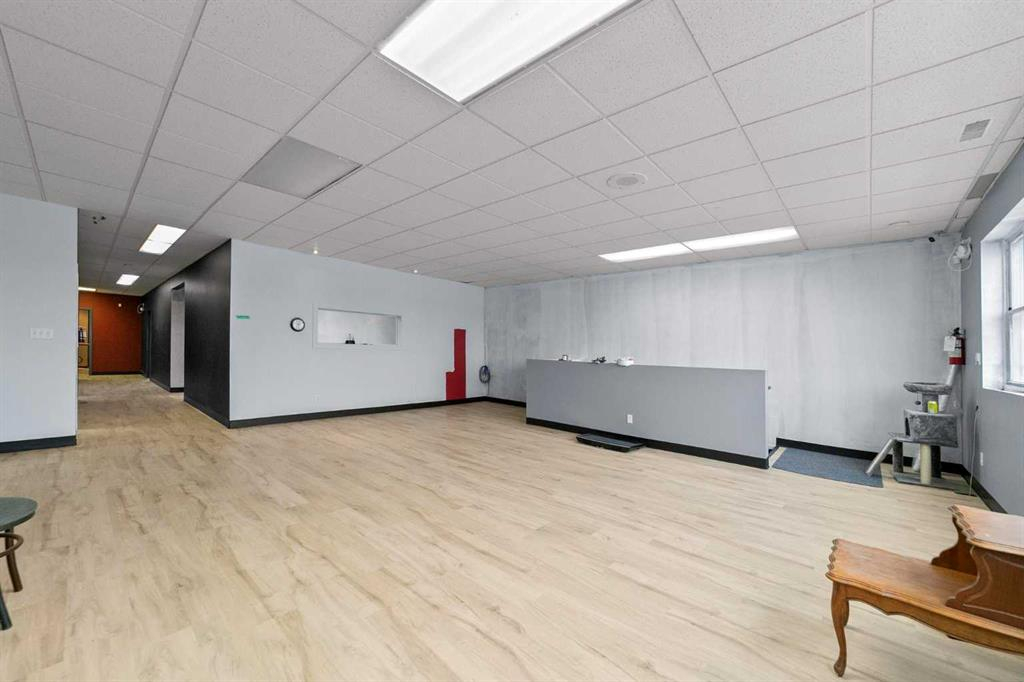 Bay C-4707 51 Avenue, Camrose, Alberta, T4V 0V3 (107243173)