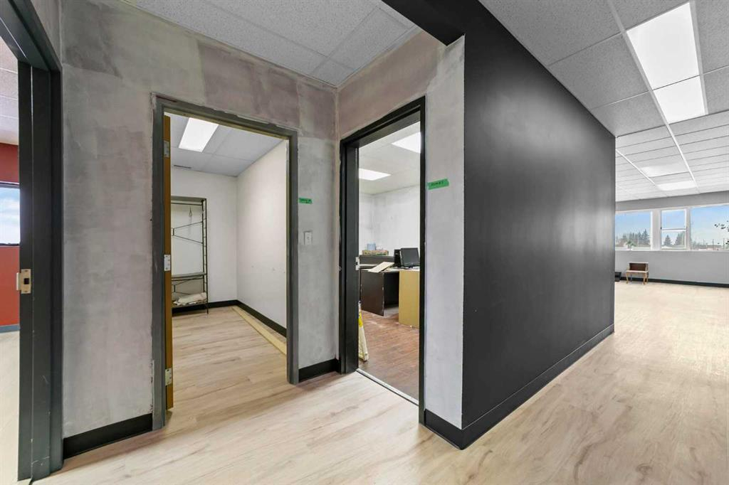 Bay C-4707 51 Avenue, Camrose, Alberta, T4V 0V3 (107243173)