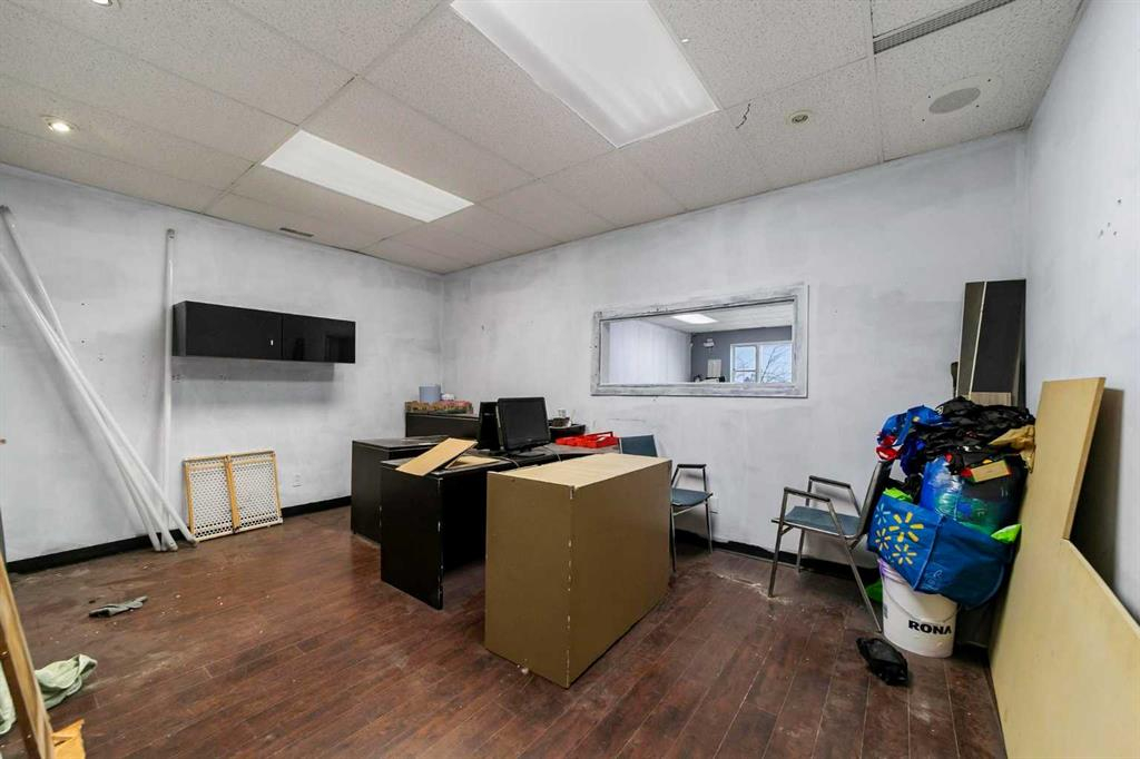 Bay C-4707 51 Avenue, Camrose, Alberta, T4V 0V3 (107243173)