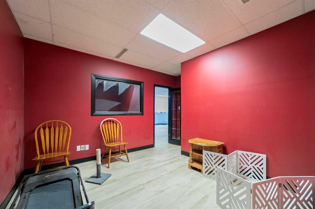 Bay C-4707 51 Avenue, Camrose, Alberta, T4V 0V3 (107243173)