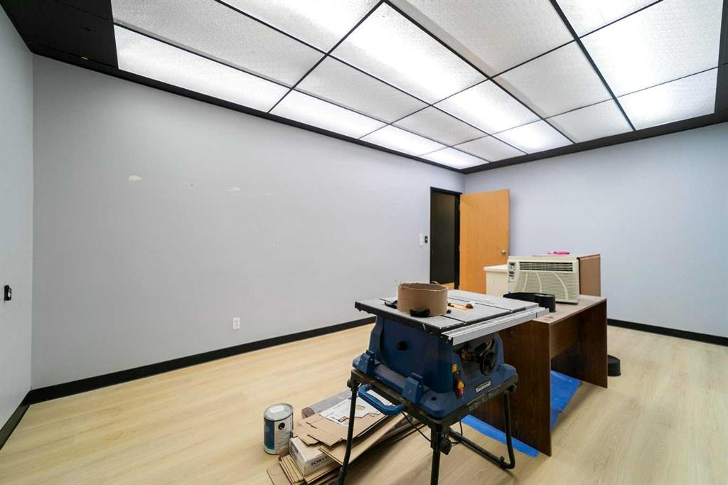 Bay C-4707 51 Avenue, Camrose, Alberta, T4V 0V3 (107243173)