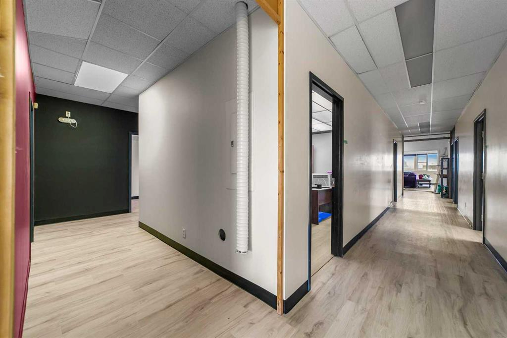 Bay C-4707 51 Avenue, Camrose, Alberta, T4V 0V3 (107243173)