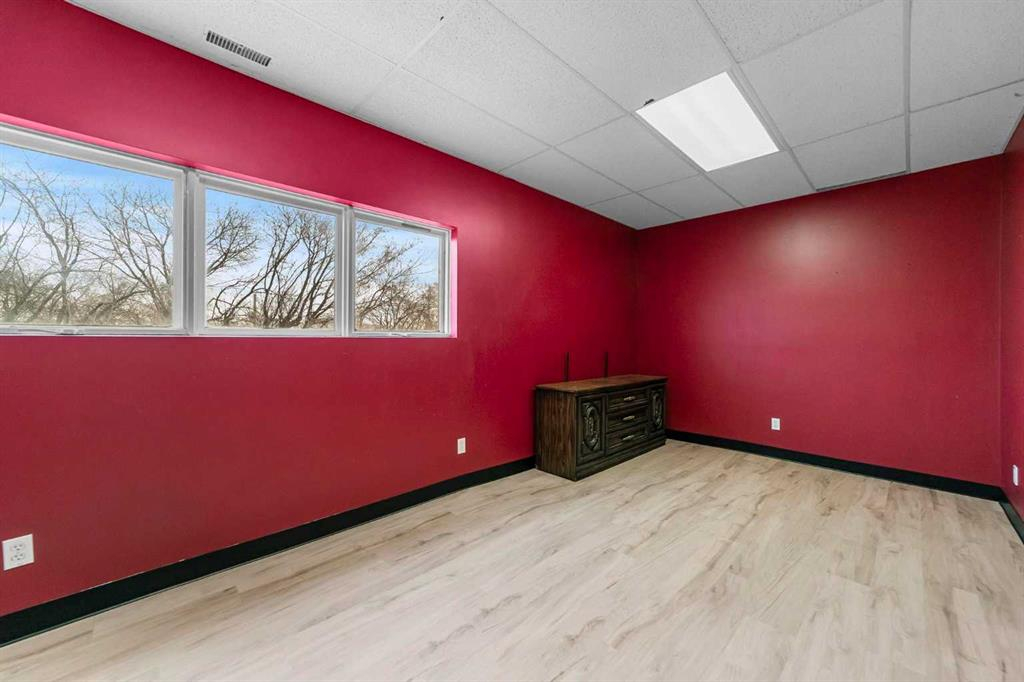 Bay C-4707 51 Avenue, Camrose, Alberta, T4V 0V3 (107243173)