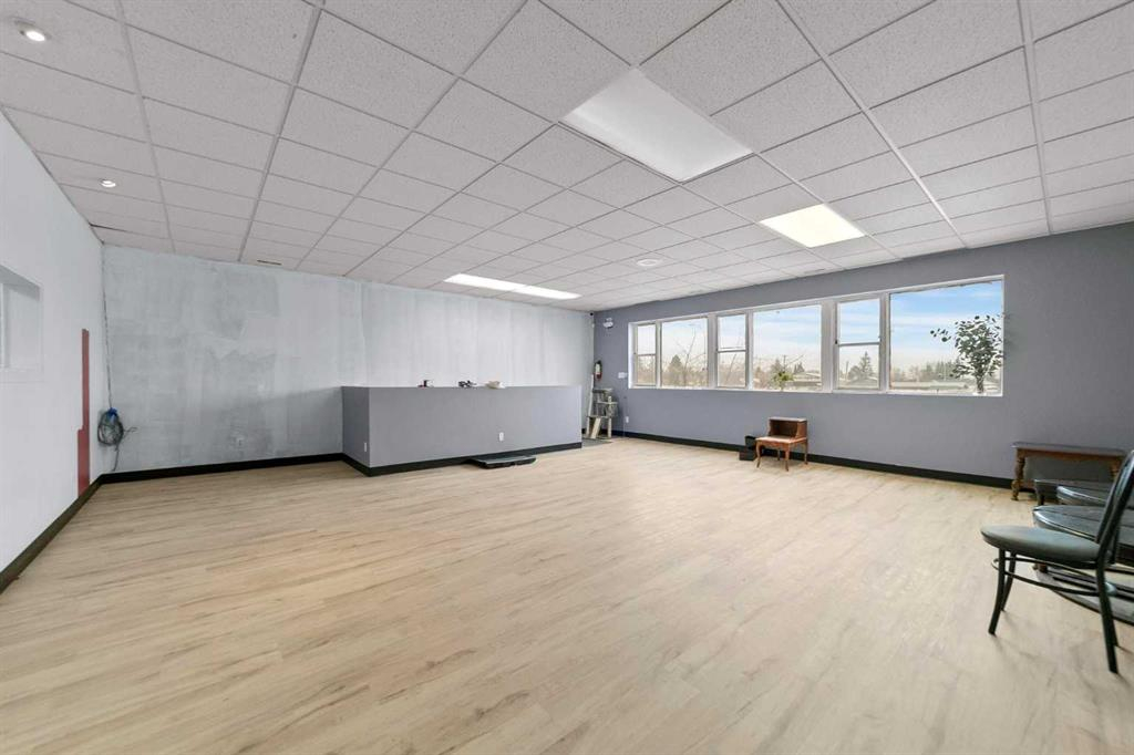 Bay C-4707 51 Avenue, Camrose, Alberta, T4V 0V3 (107243173)