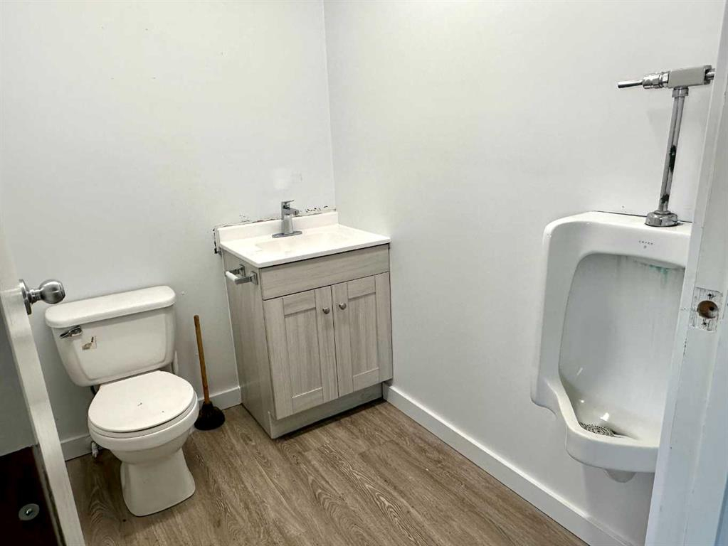 3 & 5 Van der Horn Way, Rural Red Deer County, Alberta, T4S 2M4 (107742701)