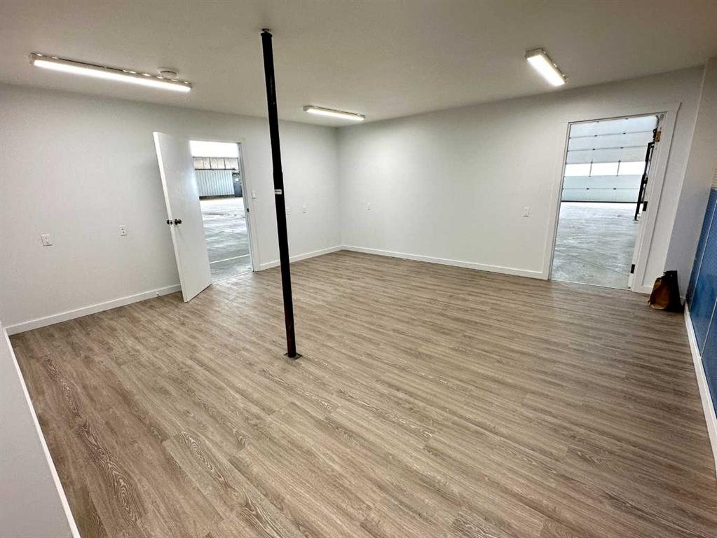 3 & 5 Van der Horn Way, Rural Red Deer County, Alberta, T4S 2M4 (107742701)