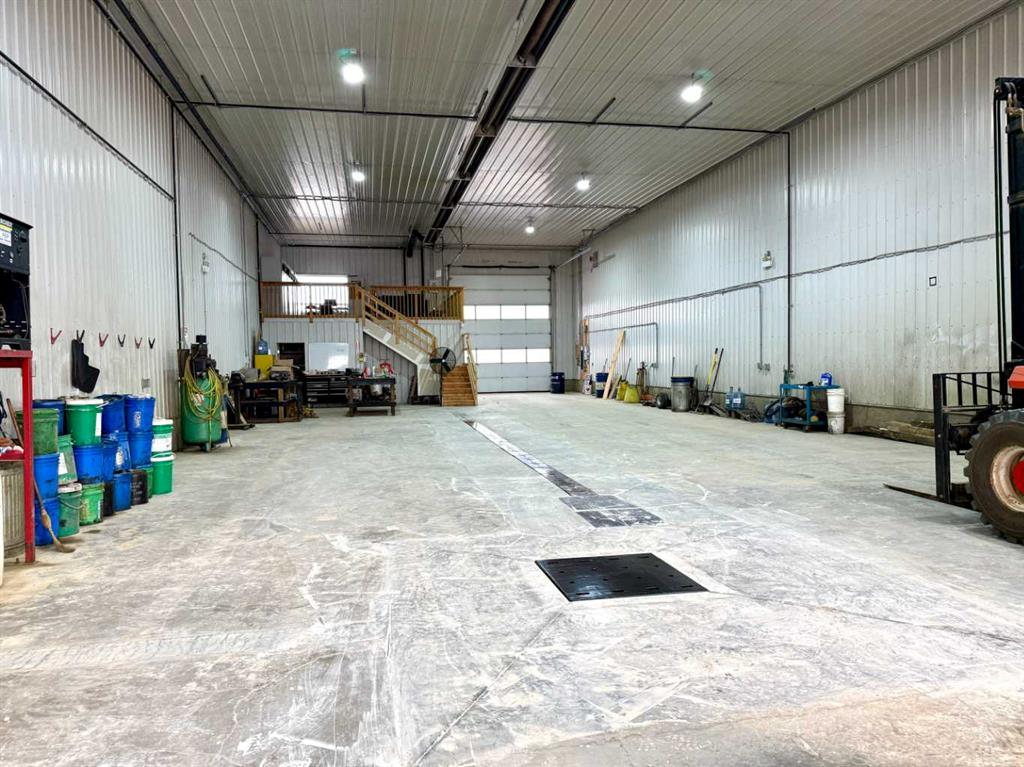 3 & 5 Van der Horn Way, Rural Red Deer County, Alberta, T4S 2M4 (107742701)