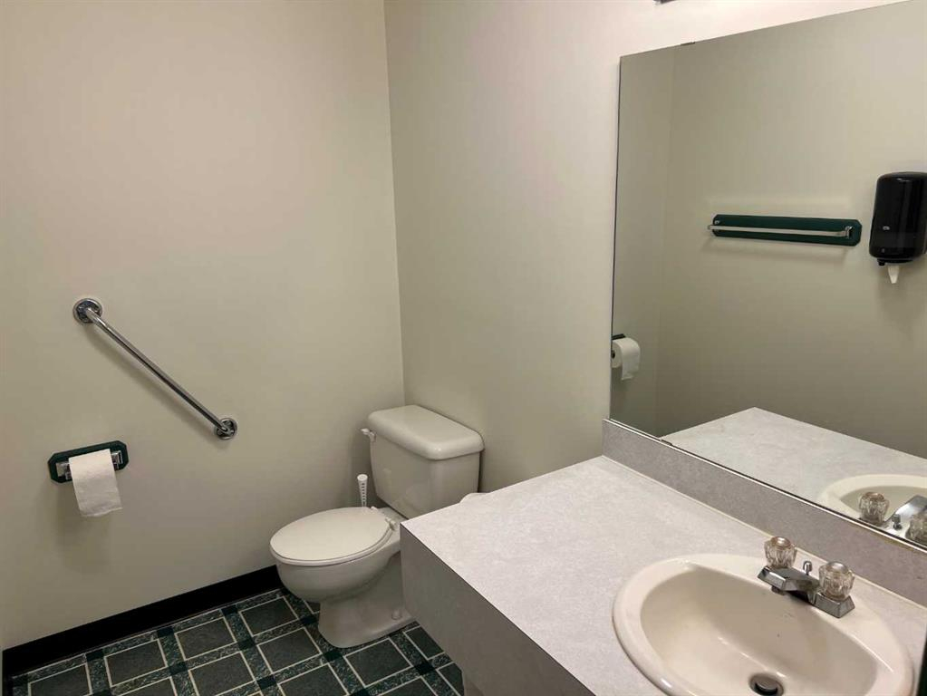 Part of Bay A-4707 51 Avenue, Camrose, Alberta, T4V 0V3 (107761577)