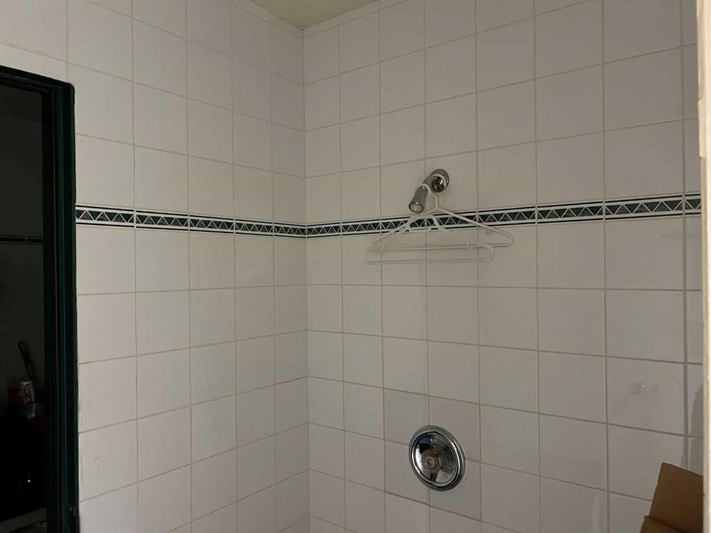 Part of Bay A-4707 51 Avenue, Camrose, Alberta, T4V 0V3 (107761577)