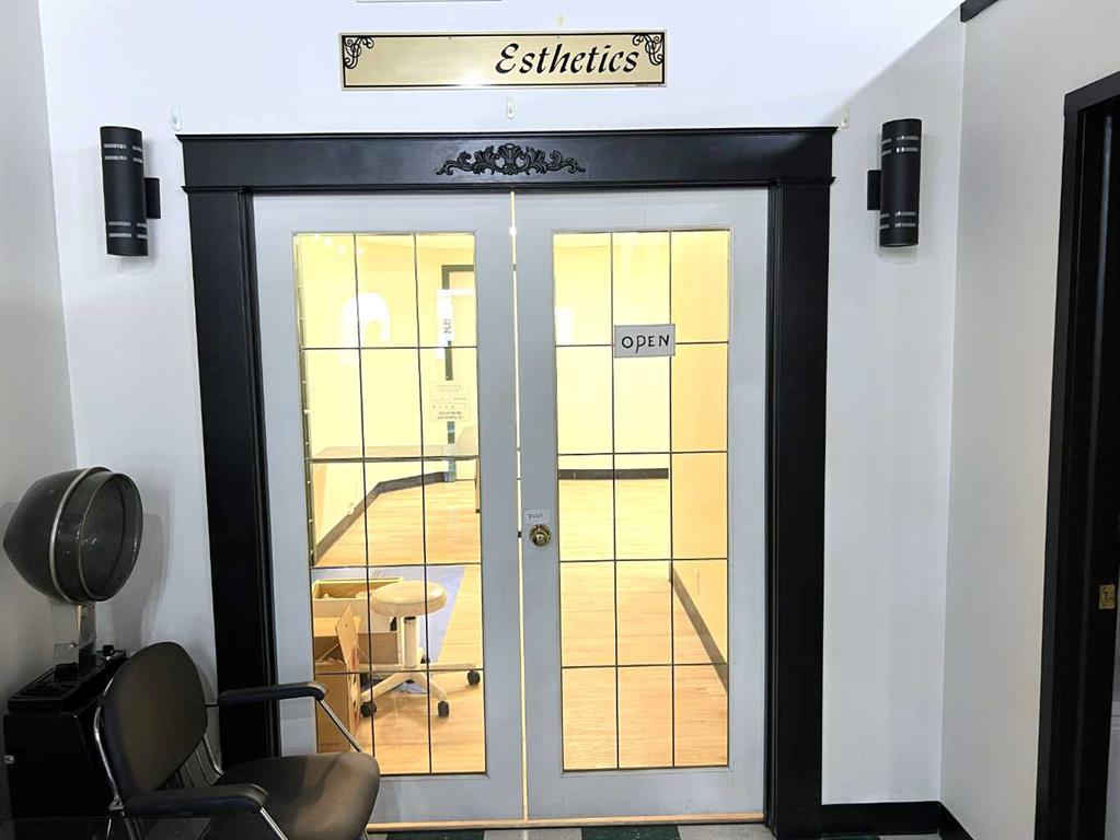 Part of Bay A-4707 51 Avenue, Camrose, Alberta, T4V 0V3 (107761577)