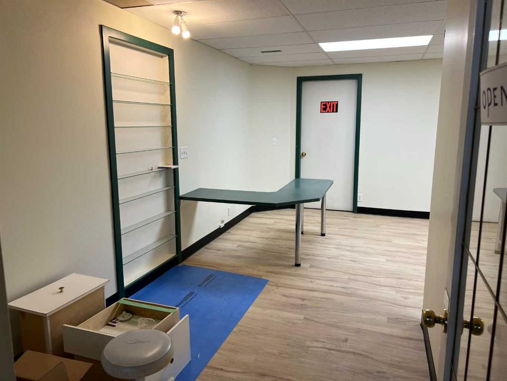 Part of Bay A-4707 51 Avenue, Camrose, Alberta, T4V 0V3 (107761577)