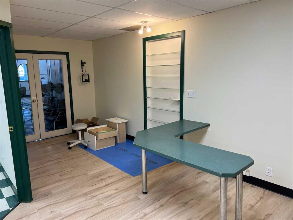 Part of Bay A-4707 51 Avenue, Camrose, Alberta, T4V 0V3 (107761577)