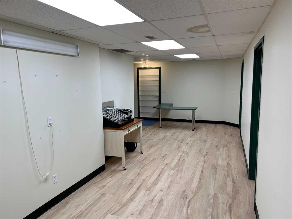 Part of Bay A-4707 51 Avenue, Camrose, Alberta, T4V 0V3 (107761577)