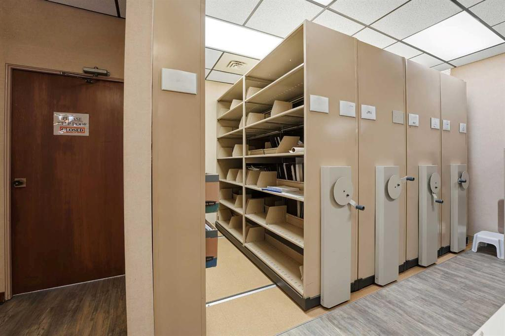 5233 49 Avenue, Red Deer, Alberta, T4N 5G5 (107828912)