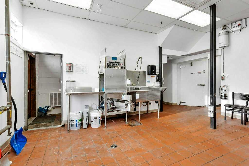 5114 48 Street, Red Deer, Alberta, T4N 1T2 (107877931)