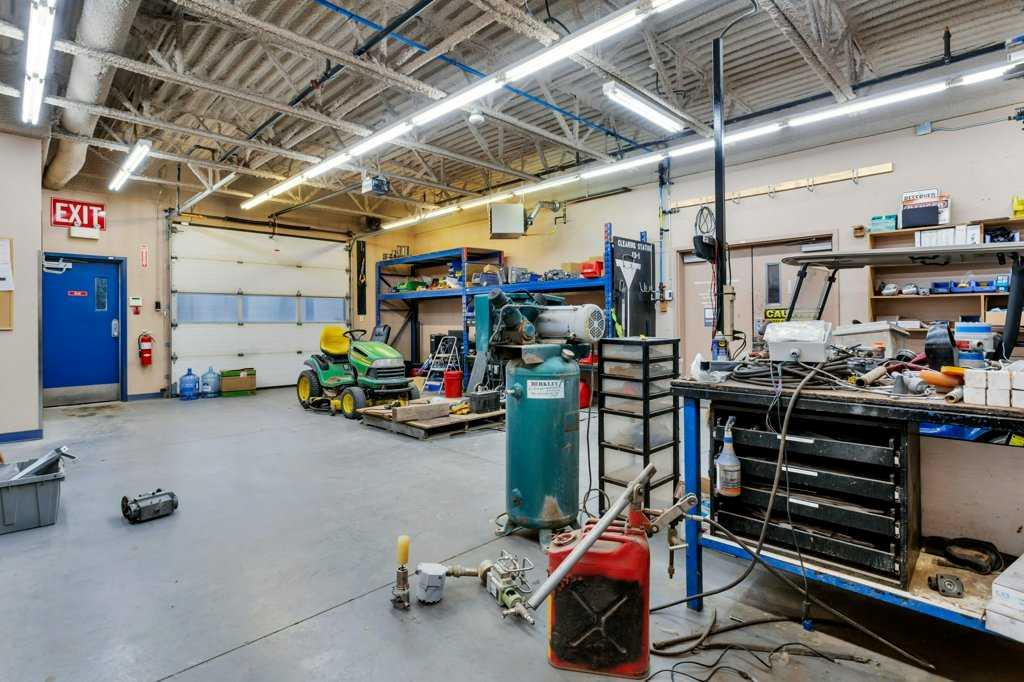 22 McKenzie Drive, Rural Red Deer County, Alberta, T4S 2H4 (108128292)