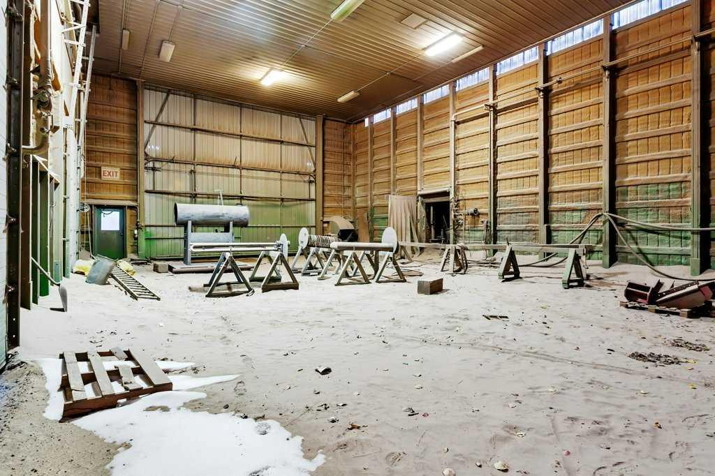 22 McKenzie Drive, Rural Red Deer County, Alberta, T4S 2H4 (108128292)