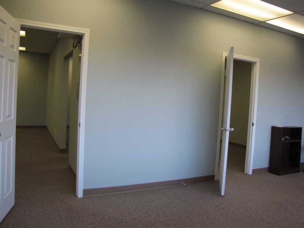 B-4924 48 Avenue, Innisfail, Alberta, T4G 1N7 (108451370)