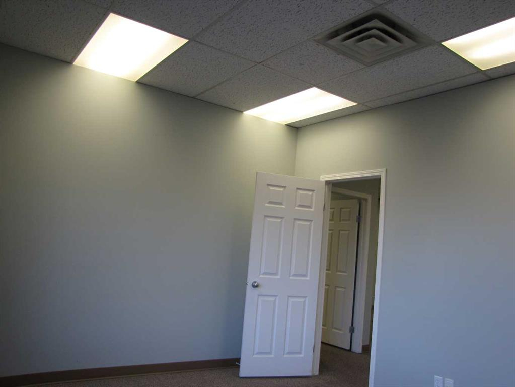 B-4924 48 Avenue, Innisfail, Alberta, T4G 1N7 (108451370)