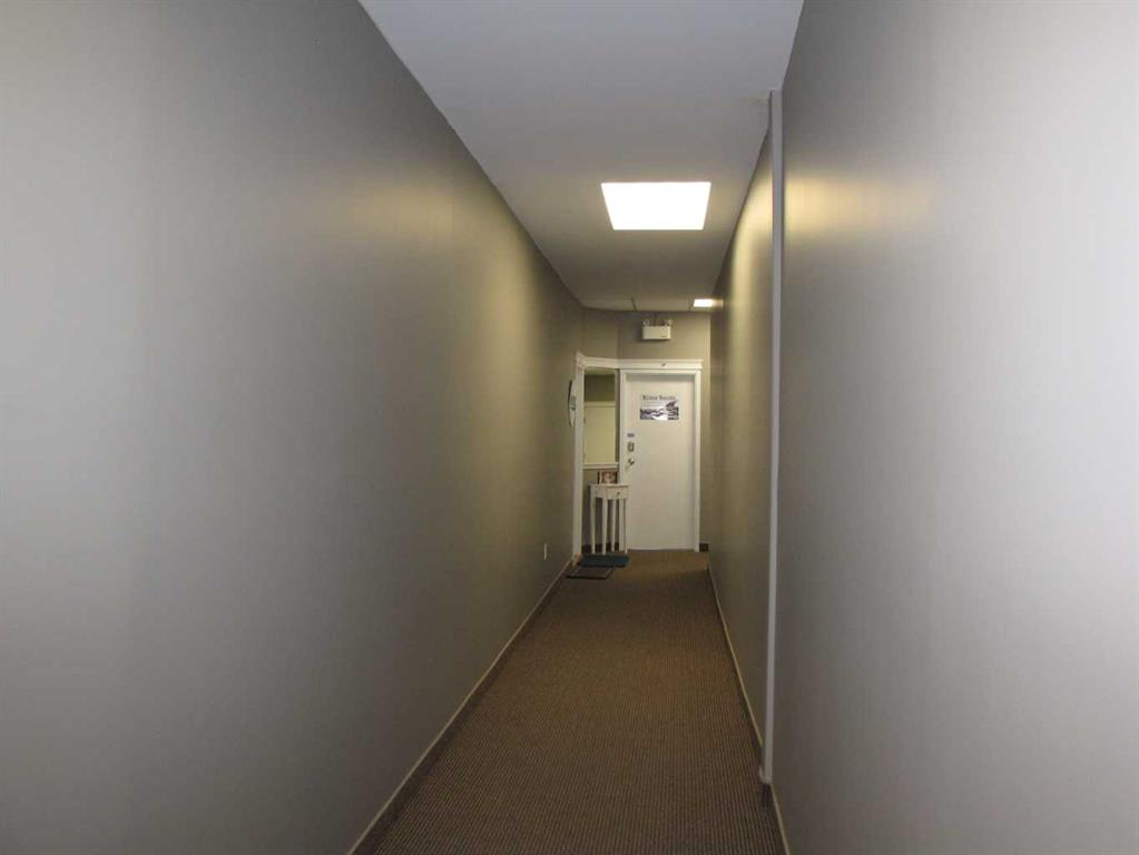 B-4924 48 Avenue, Innisfail, Alberta, T4G 1N7 (108451370)